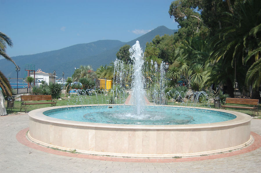 Работающий фонтан Гагра, Абхазия