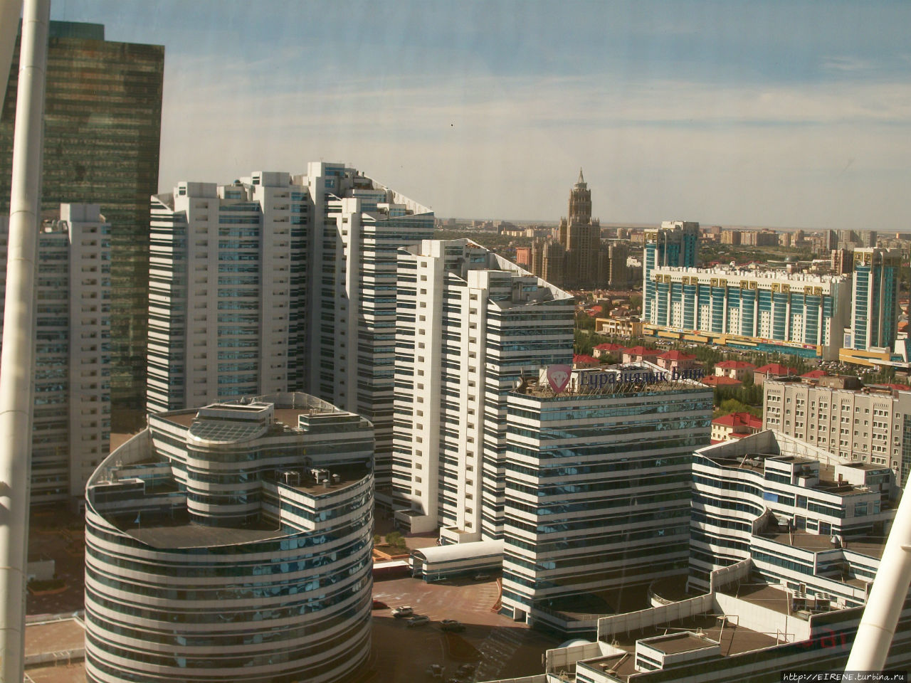 Вид на город с Байтерека. Астана, Казахстан