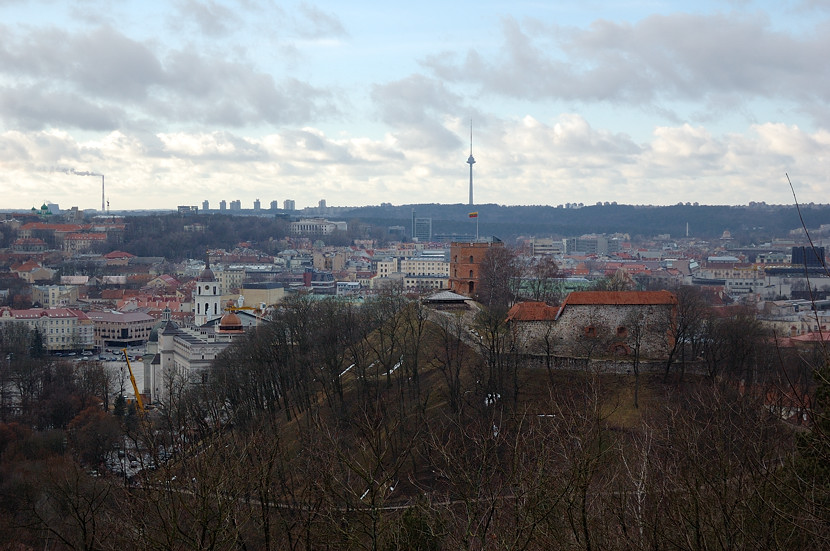 Вид на Вильнюс и гору Гедиминаса с горы ’’Трех крестов’’ Вильнюс, Литва