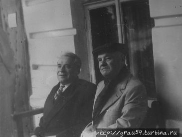 Александр Поповкин (слева) и секретарь компартии Франции Морис Торез в Ясной Поляне, 1961 (Из Интернета) Кочаки, Россия