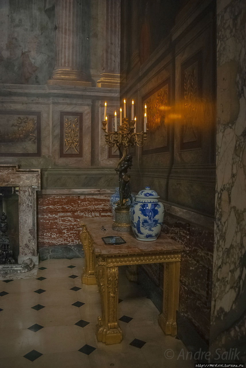 У Бленхеймского двореца внутри Вудсток, Великобритания