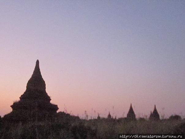 Храм Мьо и окрестности на закате Баган, Мьянма