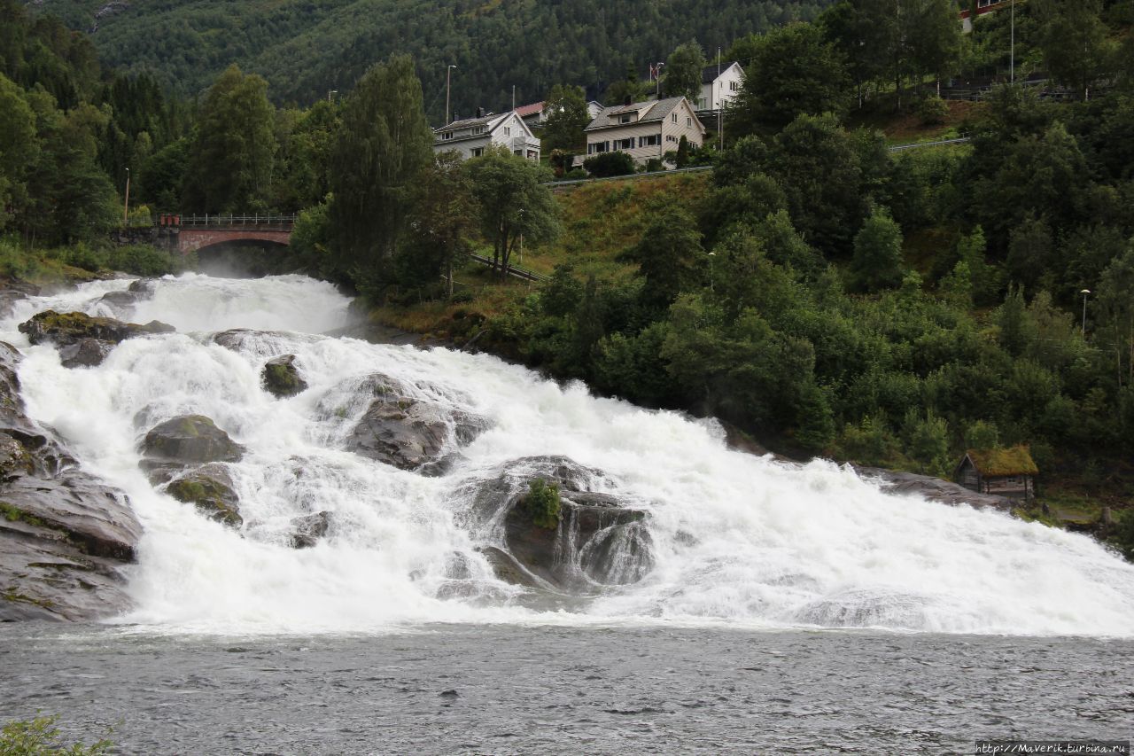 Водопад Хеллесюльтфоссен — чудесная изюминка Гейрангерфьорда Хеллесюльт, Норвегия