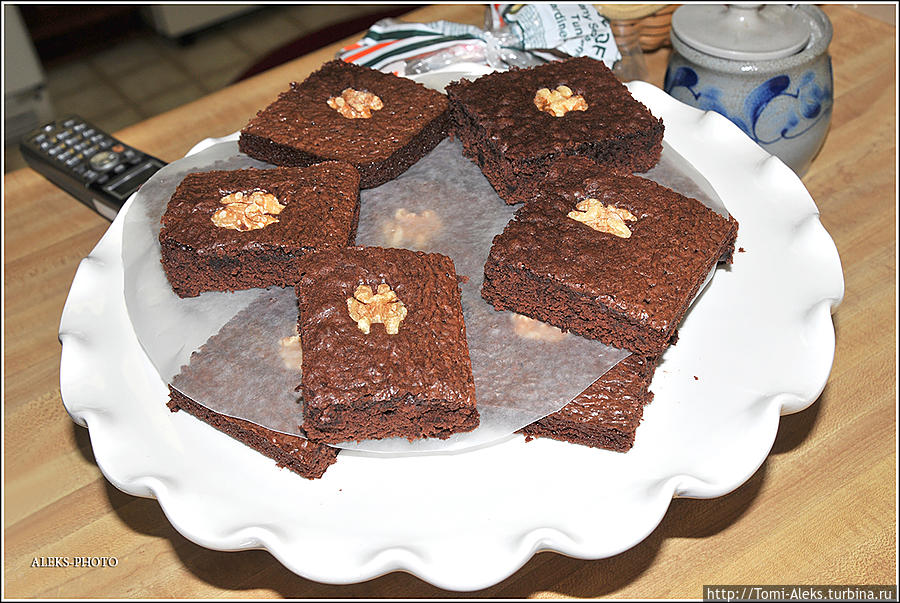 Кормежка — вообще отдельная тема. Мы там все поправились кило на пять...
*