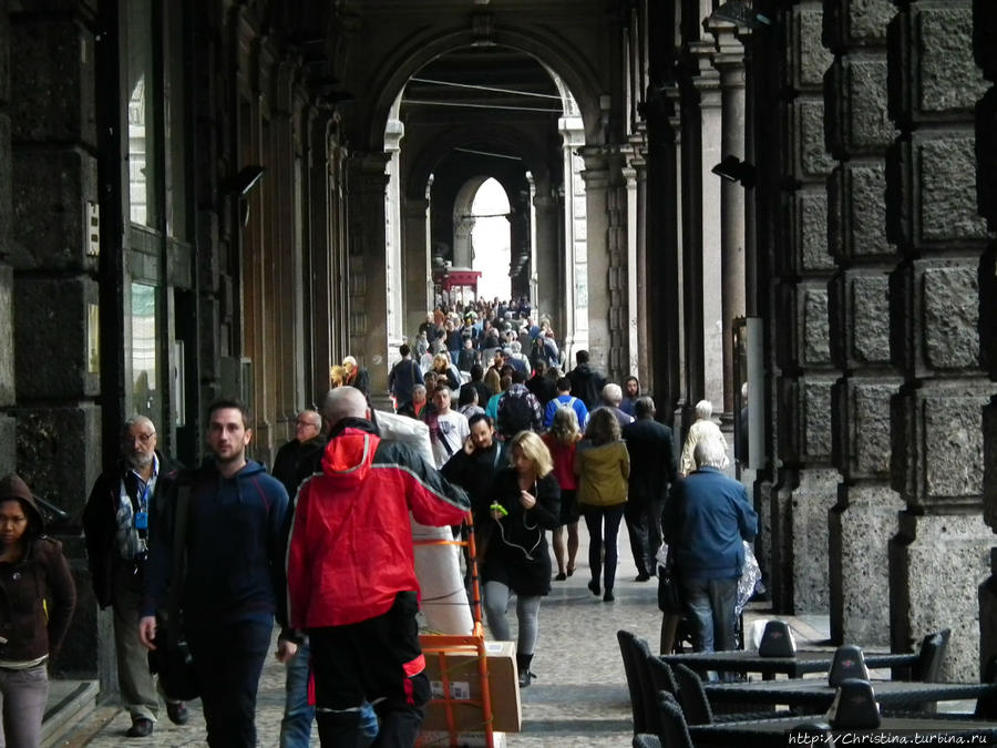 Современная Болонья — это важный экономический центр Италии, крупнейший узел железнодорожных линий и, благодаря предпринимательскому духу, эффективности услуг, а также благоприятным социальным условиям, город занимает одно из первых мест по качеству жизни в стране. Болонья, Италия