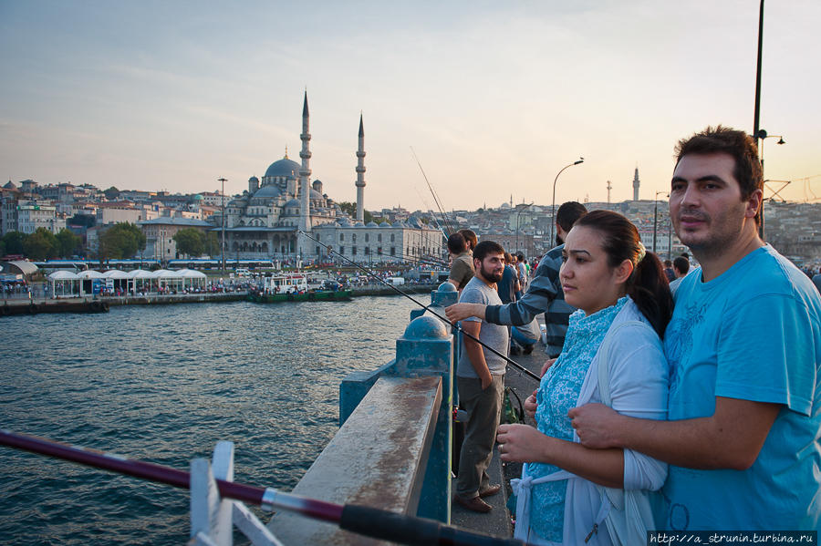 Когда выйдет один день в стамбуле прокат. Бейлербейи в Стамбуле. Босфор Турция прогулка. Турецкие люди Стамбул. Миллионеры Стамбула.