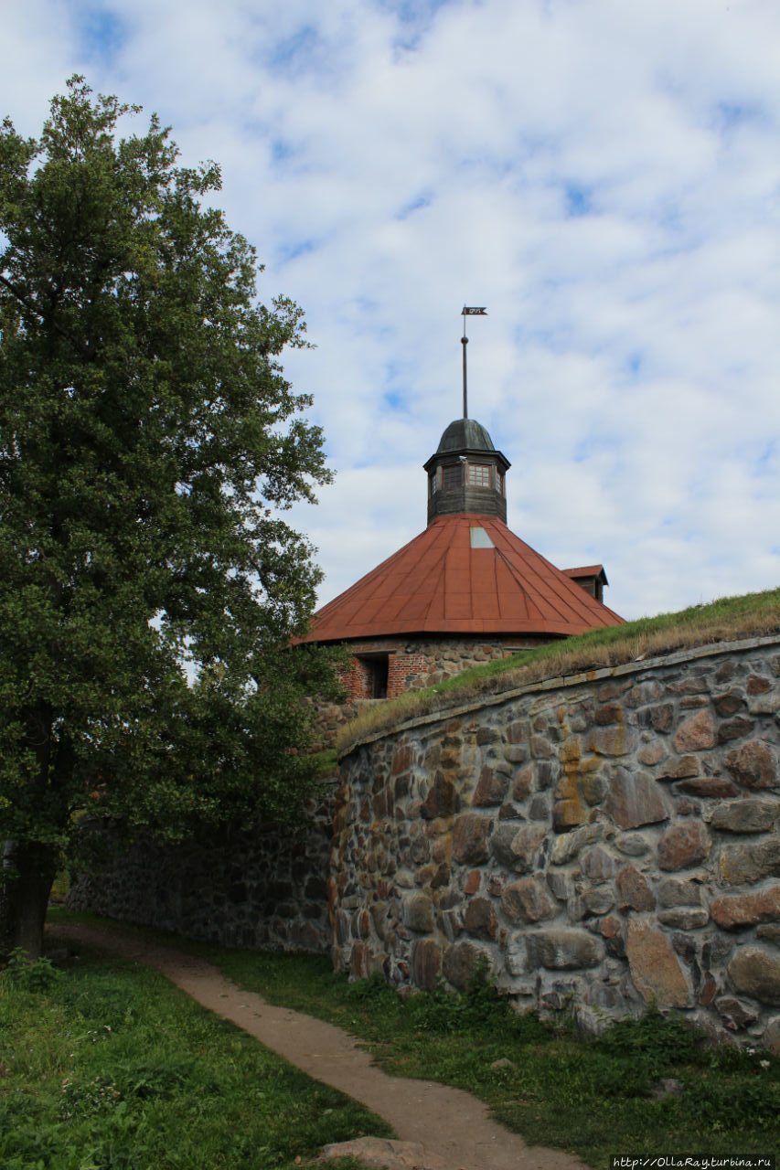 Единственная существующая на территории детинца башня — шведского времени. Предполагают, что она была построена во второй половине XVI века. Приозерск, Россия