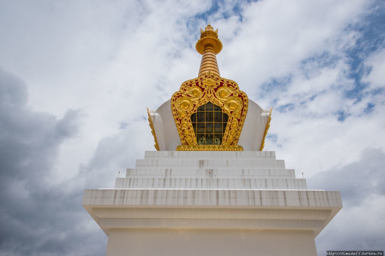 Одна из самых высоких в мире Буддийских Ступ