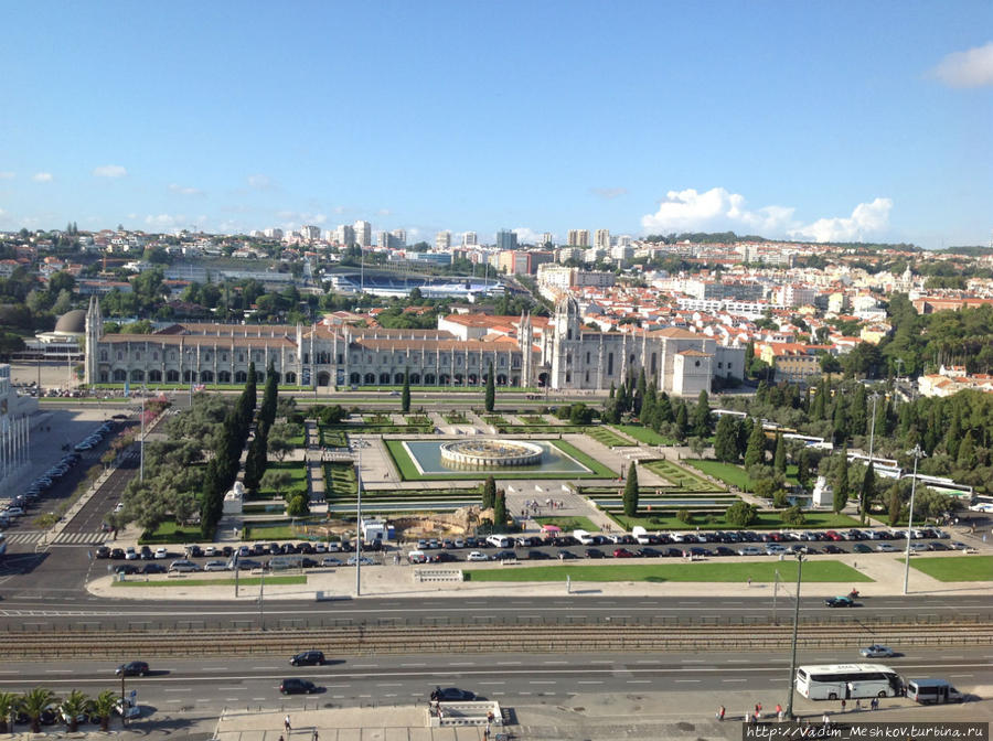 Лиссабон с панорамной площадки на Памятнике первооткрывателям. Лиссабон, Португалия