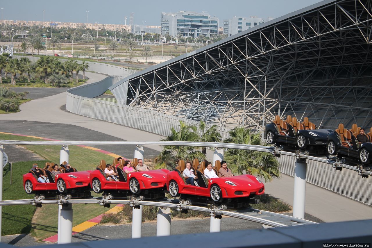 Яс парк. Парк аттракционов Ferrari World в Абу-Даби. Феррари парк Абу Даби аттракционы. Ferrari World Абу-Даби аттракционы. Феррари парк Дубай аттракционы.