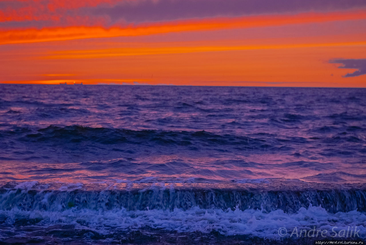 Сквозь волну Рига, Латвия