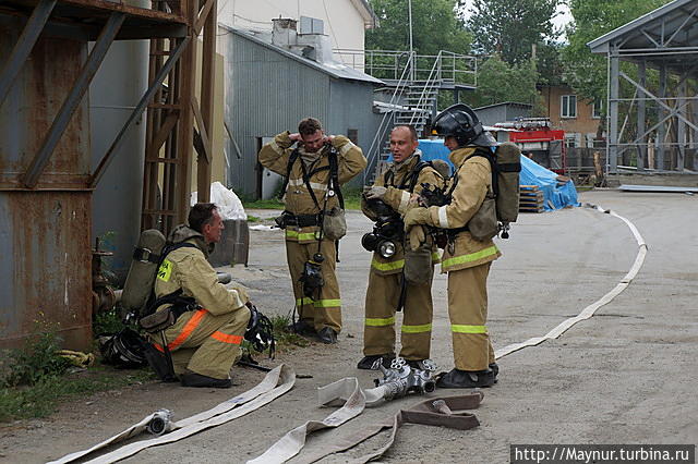 На складе  пожар тоже ликвидирован  и Южно-Сахалинск, Россия