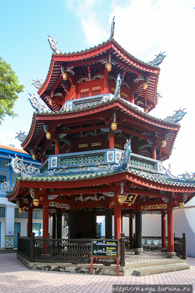 Храм Тянь Хок Кенг. Левый (южный) павильон.Фото из интернета Сингапур (столица), Сингапур (город-государство)