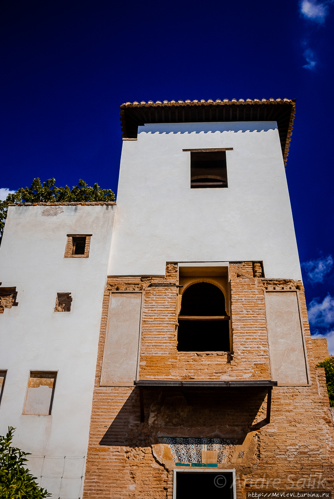 Патио-де-ла-Асекиа (Patio de la Acequia — «двор ручья») Альхамбра, Испания