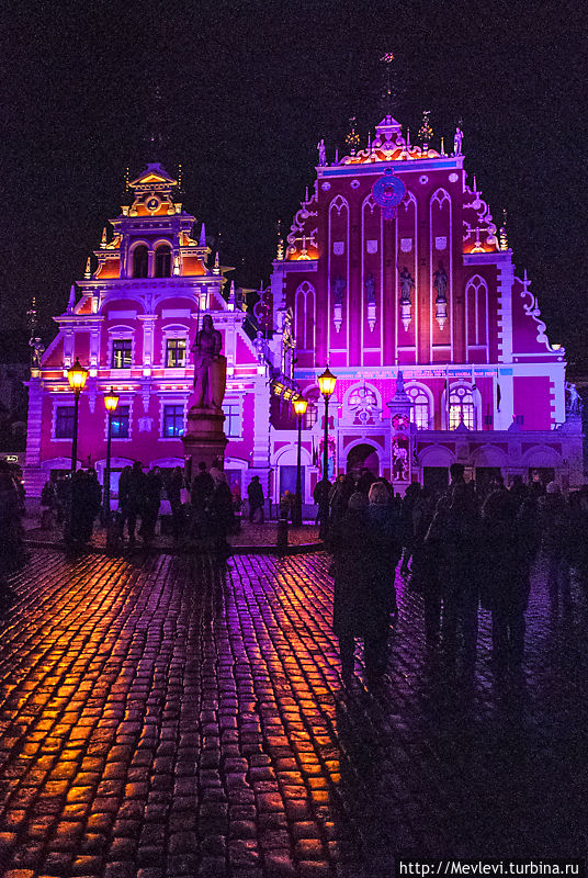 Буйство света на Ратушной площади Риги Рига, Латвия