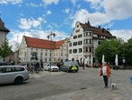 Здания Зернового склада (17 век) и Пивоварни. На площадь выходит необарочный фасад пивного ресторана (1906) , здание пивоварни находится в глубине.
