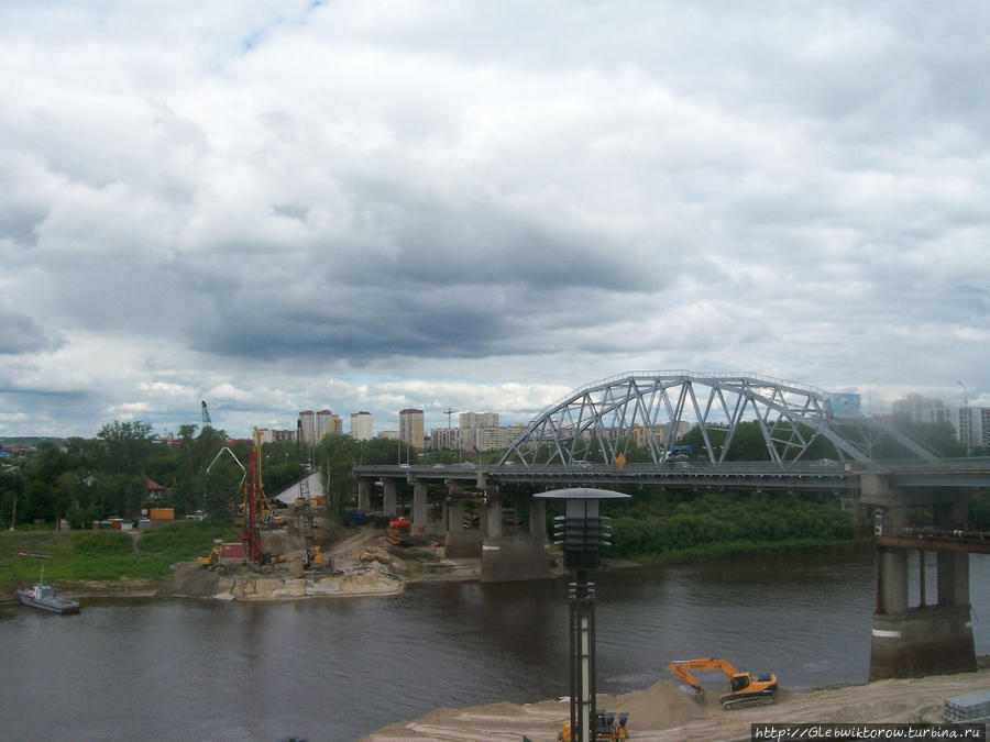 Прогулка по набережной Туры в середине лета Тюмень, Россия