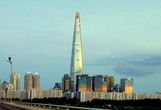 123-этажный небоскрёб Lotte World Tower возник на том месте, которое было огороженным пустырем 10 лет назад.