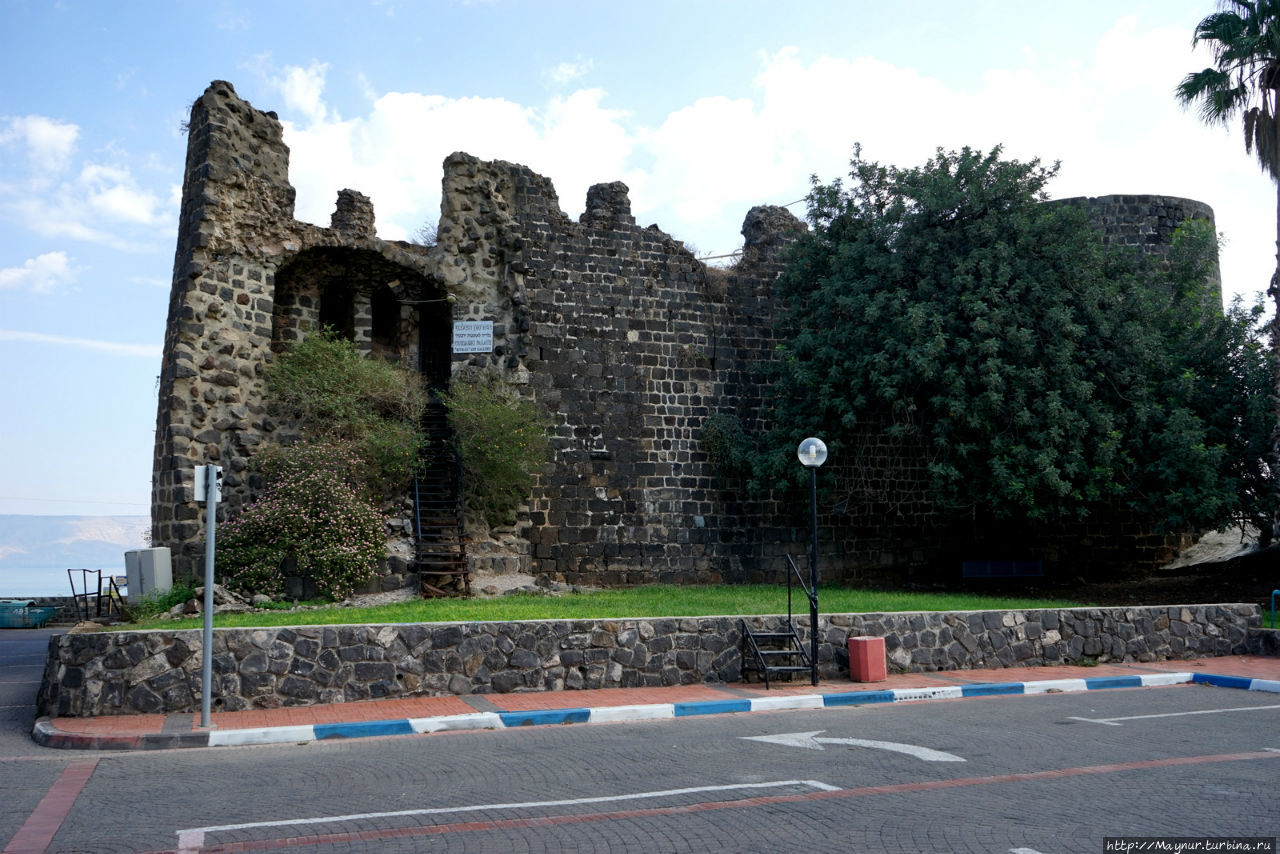 На память от крестоносцев осталась крепость.