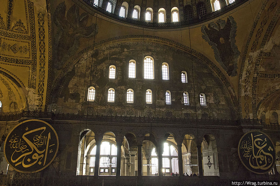 Множество древнейших мозаик украшает этот собор. Стамбул, Турция