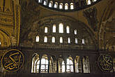 Множество древнейших мозаик украшает этот собор.