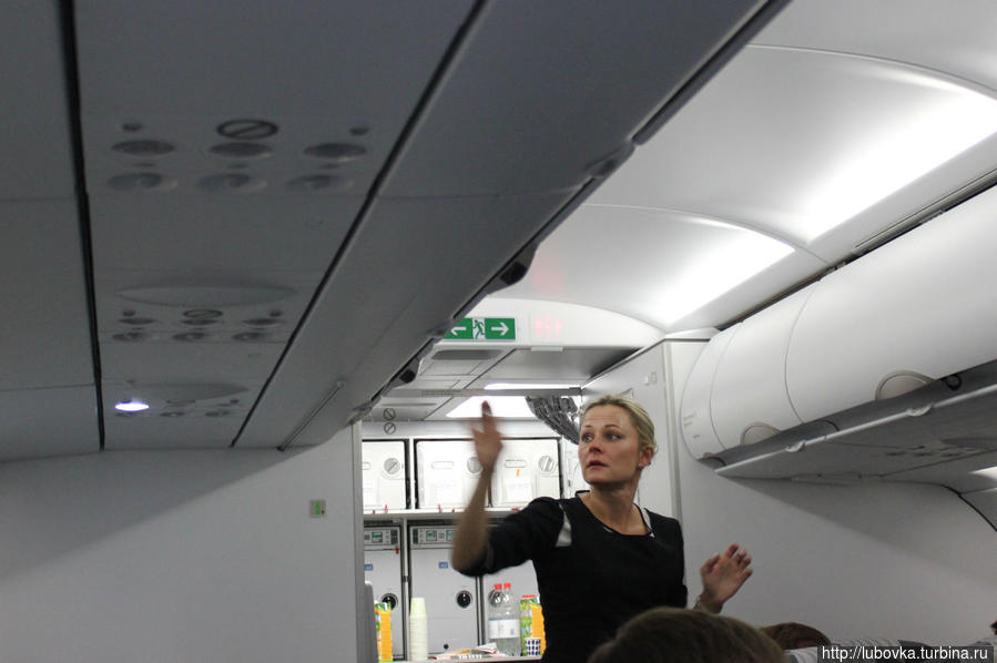 Замечательная стюардесса, мне она напомнила актрису Марию Миронову, дочь Андрея Миронова. Любовалась ею весь полёт, особенно её улыбкой... Хельсинки, Финляндия
