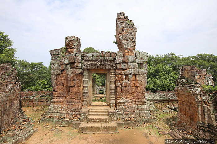 Храм Восточный Мебон. Вид