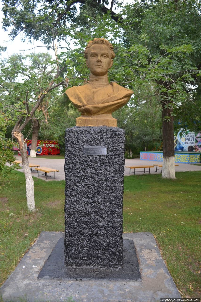 Памятник В.И.Ленину Уральск, Казахстан
