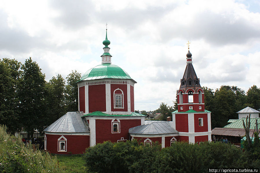 Успенская церковь 17 века Суздаль, Россия
