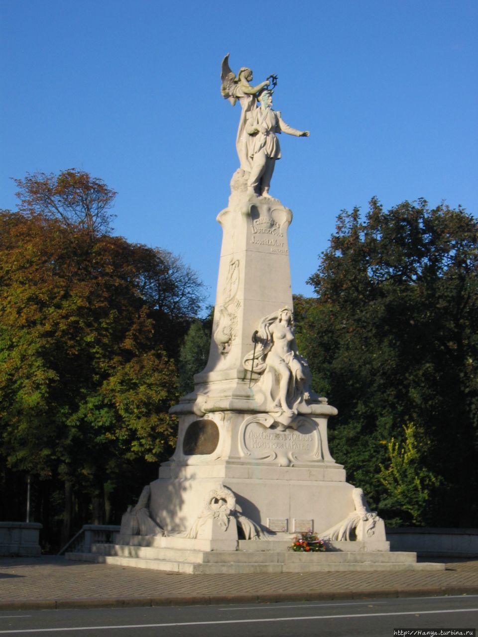 Памятник французской Памяти / Le monument du Souvenir Français