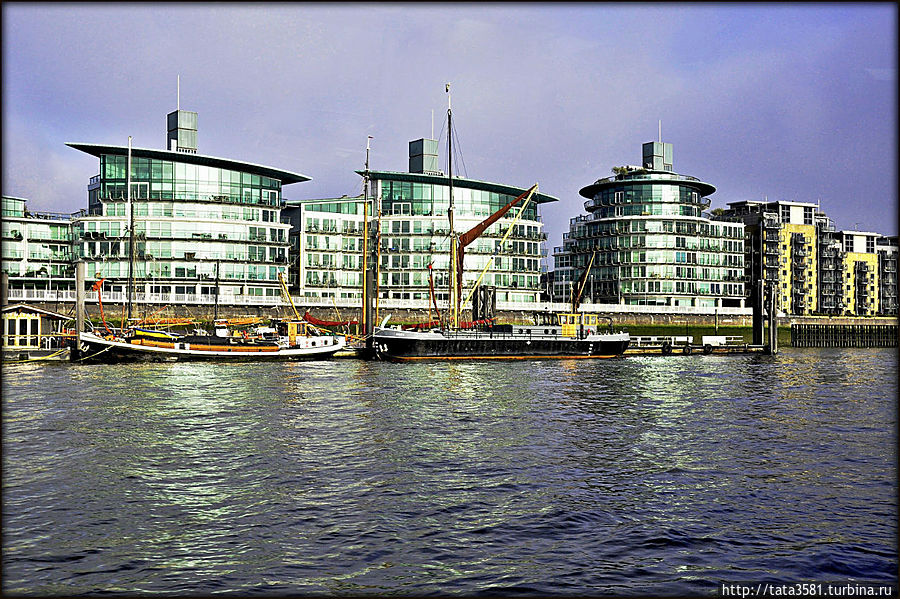 В 1960г порт перевели в Тилбери, и доки стояли заброшенными, до тех пор пока здесь не стали перестраивать под жилые дома, офисы и рестораны.