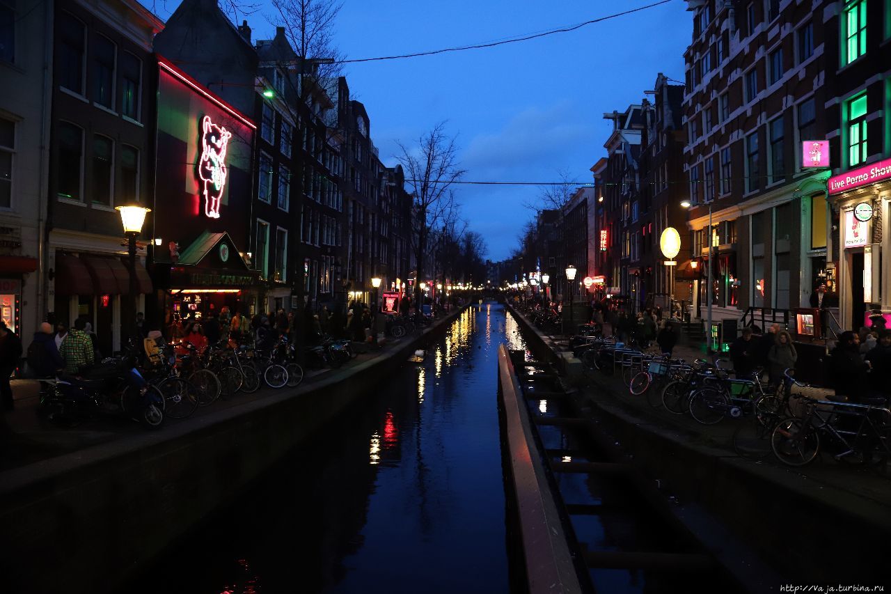 Китайский Храм и вечерний Амстердам Амстердам, Нидерланды