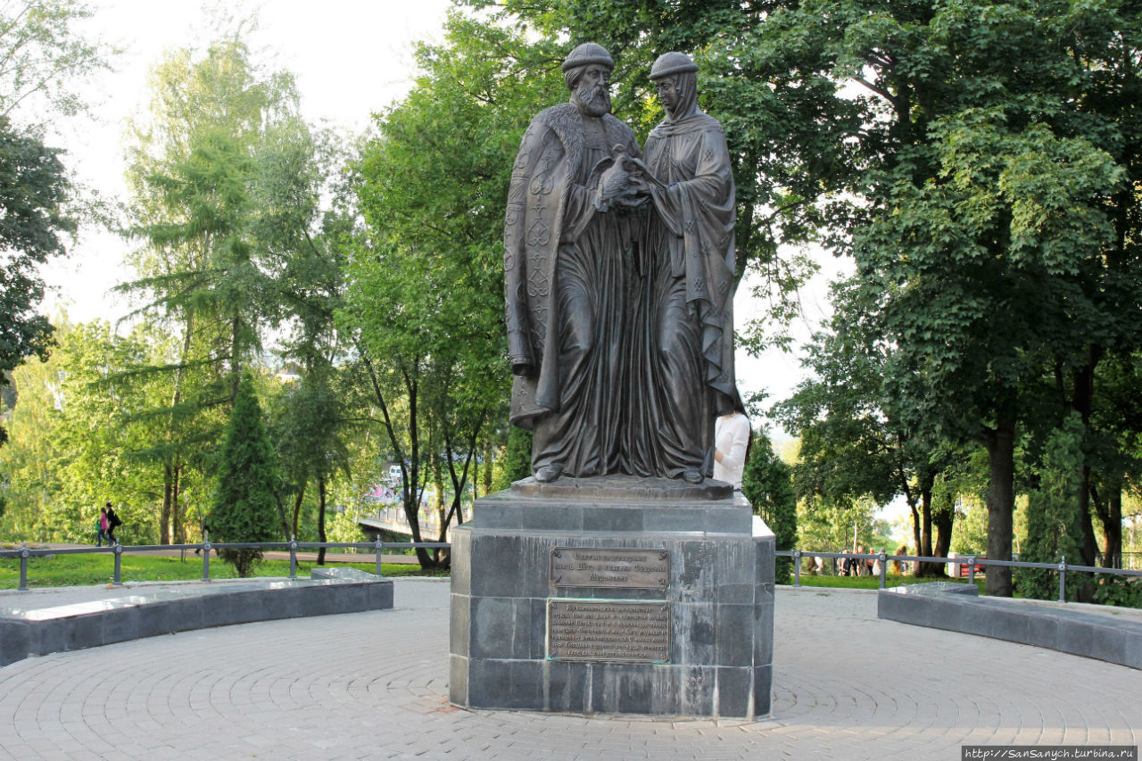 Памятник Петру и Февронии. Киров, Россия