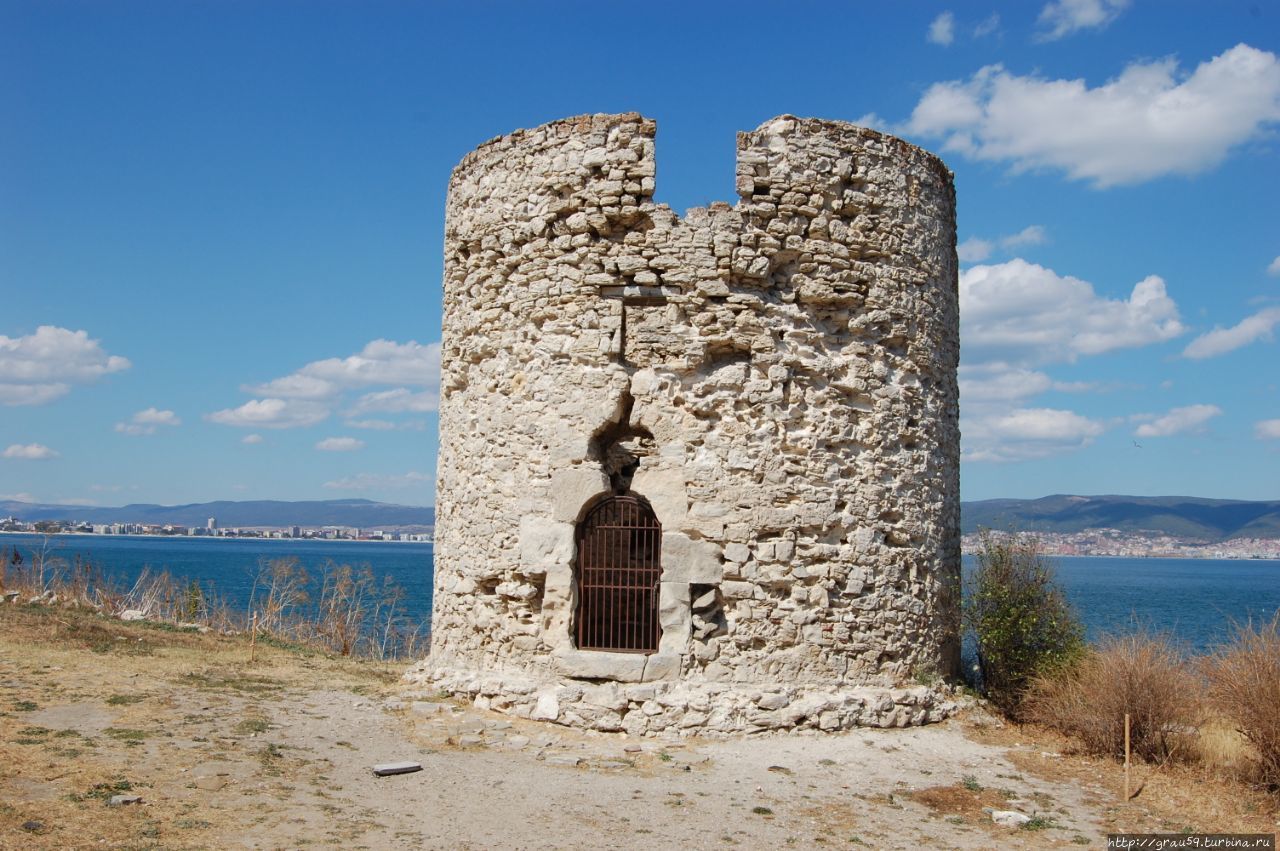 Руины каменной мельницы Несебр, Болгария