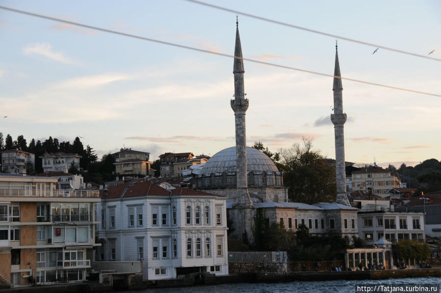 Путешествие по Босфору на кораблях или лодках Стамбул, Турция
