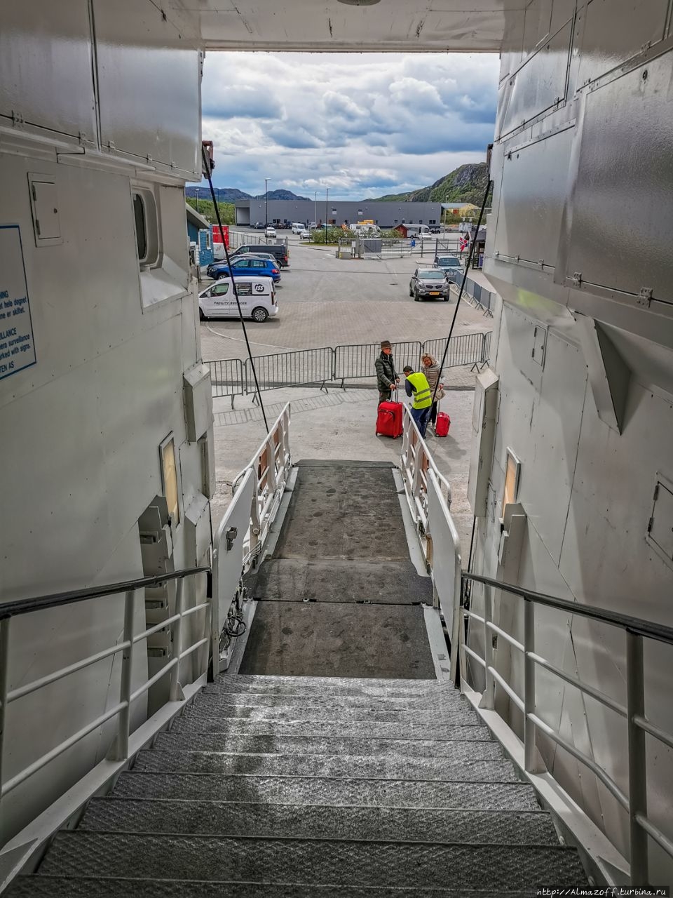 На пароме Hurtigruten по Баренцову морю вокруг Финнмарка Вадсё, Норвегия