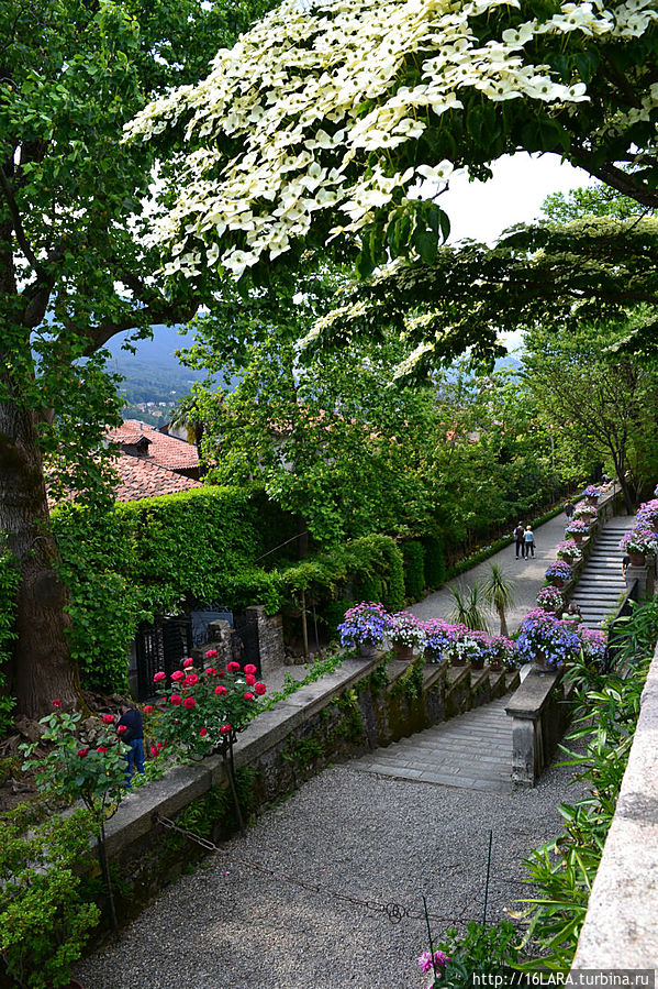 Лестница на выходе из парка. Остров Белла, Италия