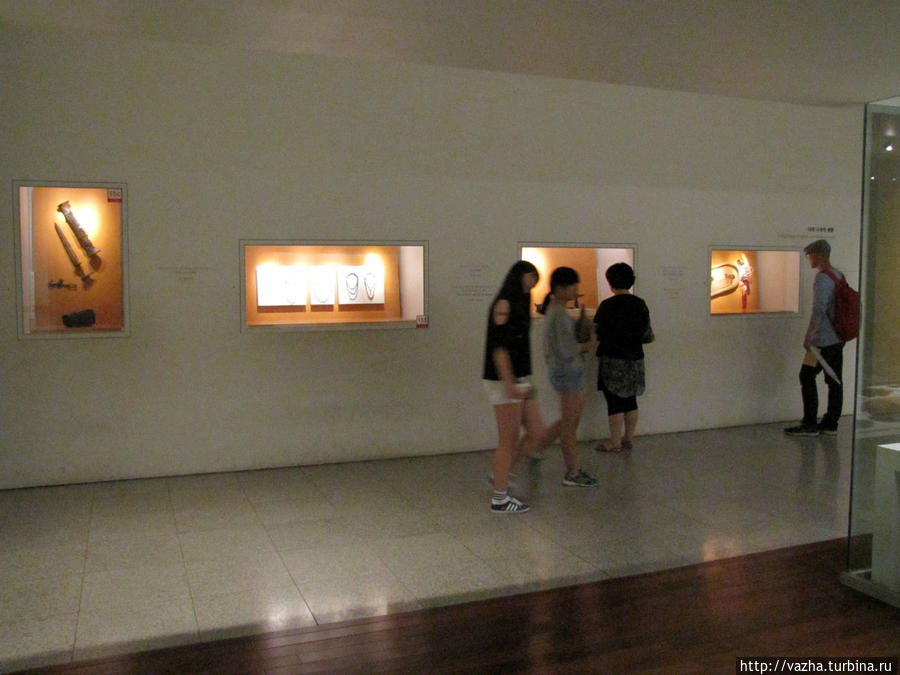 Несколько фотографий из национального музея Кореи относящийся к истории Пусана. Пусан, Республика Корея