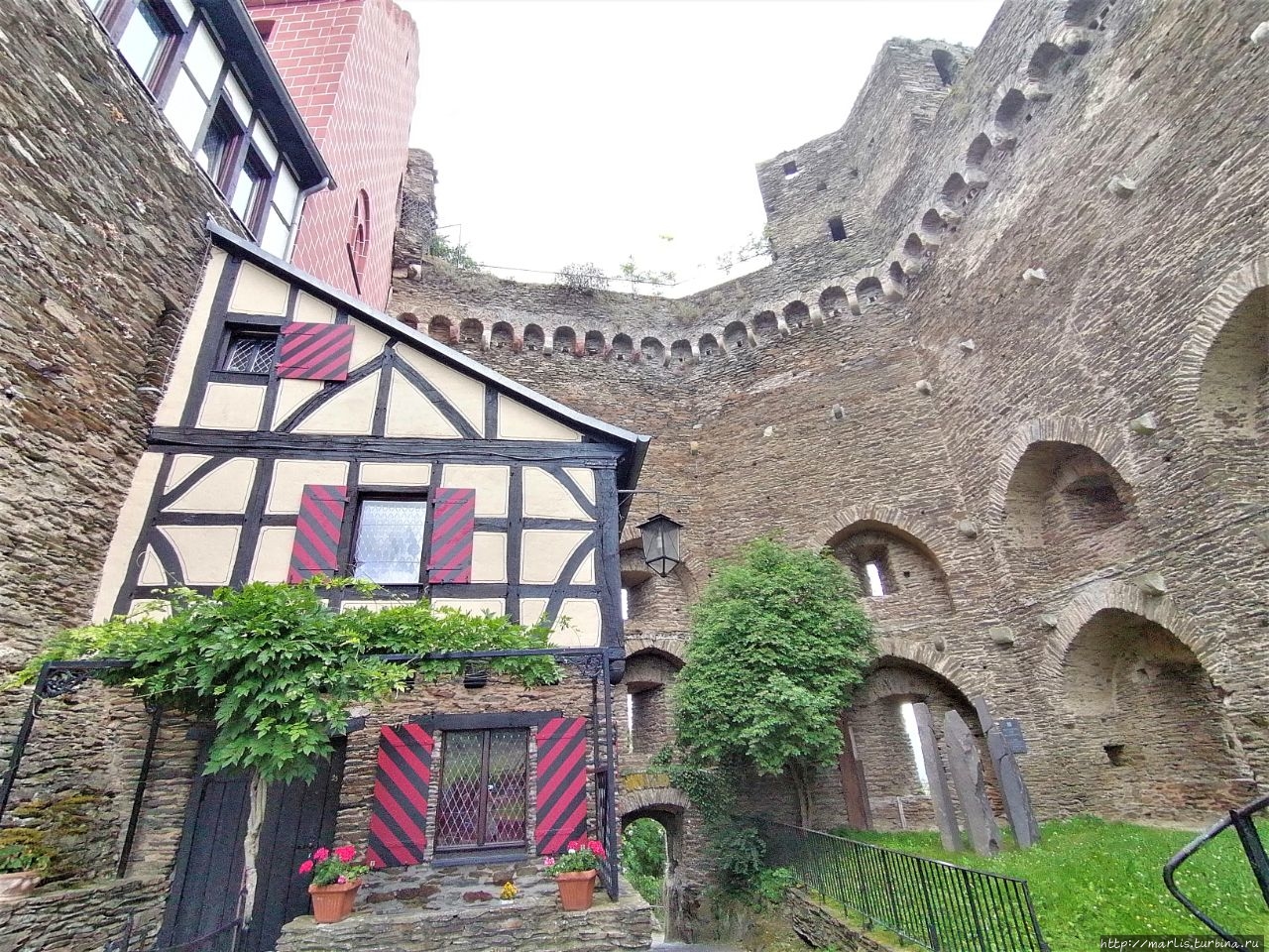 Замок Шёнбург, Долина Среднего Рейна (UNESCO 1066) Обервезель, Германия