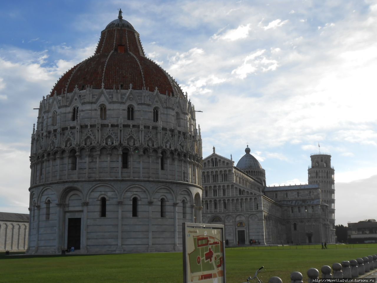 Pisa: чудесная площадь piazza dei Miracoli Пиза, Италия