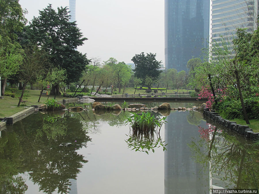 Прогулка по парку Гуанчжоу, Китай