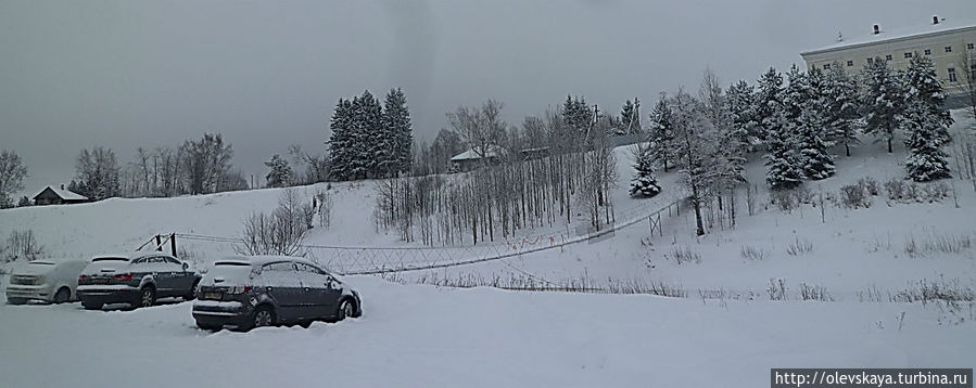 у подвесного моста