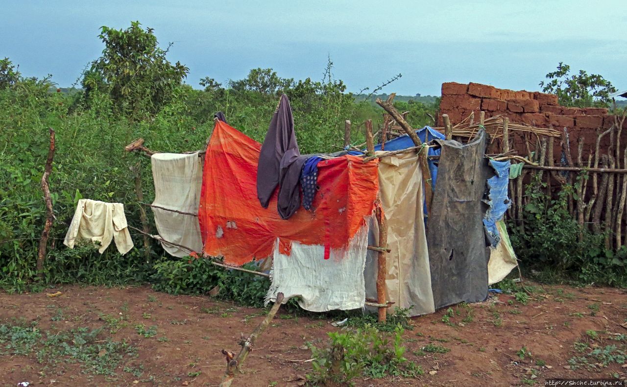 Деревня  Rwamahungu. Так живет 70% населения Уганды Рвамахунгу, Уганда