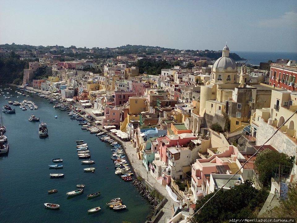 Остров Procida: маршрут порт Marina Grande-пляж Lingua