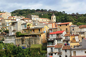Старая Ламеция. Типичная картинка городков Калабрии.