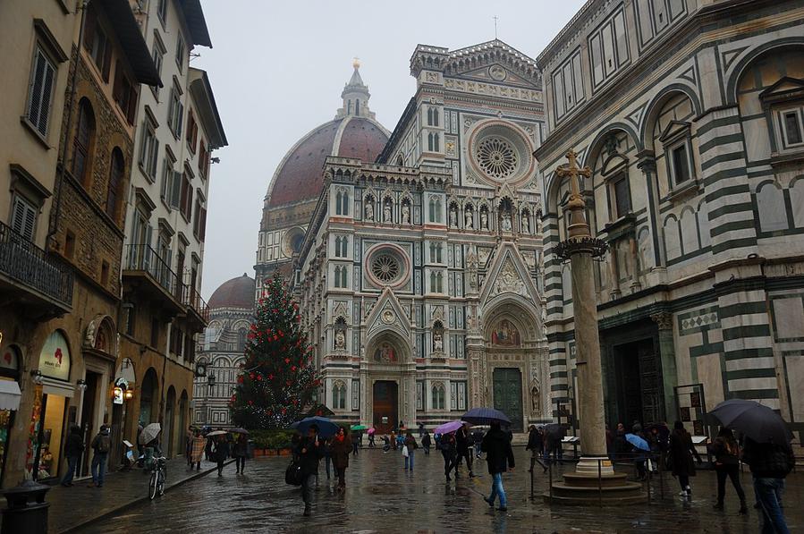 Знаменитый Собор Дуомо. Поражает своей нехарактерной раскраской Флоренция, Италия