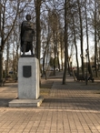 Памятник князю Изяславу в Заславле с датой основания города — 985 год.
