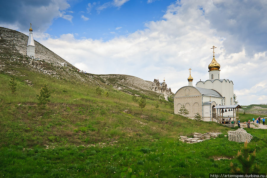 Старейшие в России пещерные храмы Костомарово, Россия