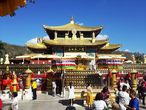 Храм Золотой Гуаньинь. В нем бесценное сокровище нации. Фотосъемка в храме запрещена.