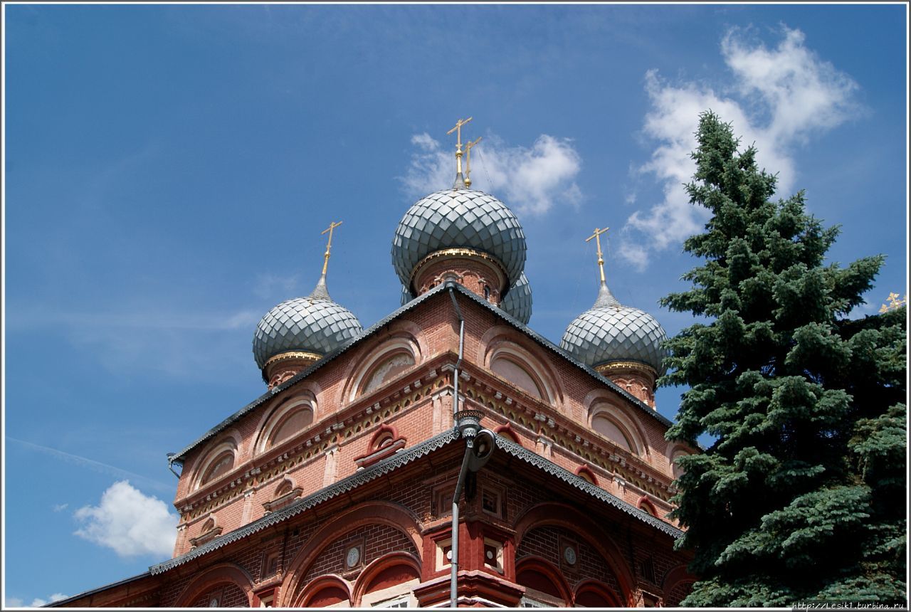 Кострома. Церковь Воскресения: дебри, руки и английский след